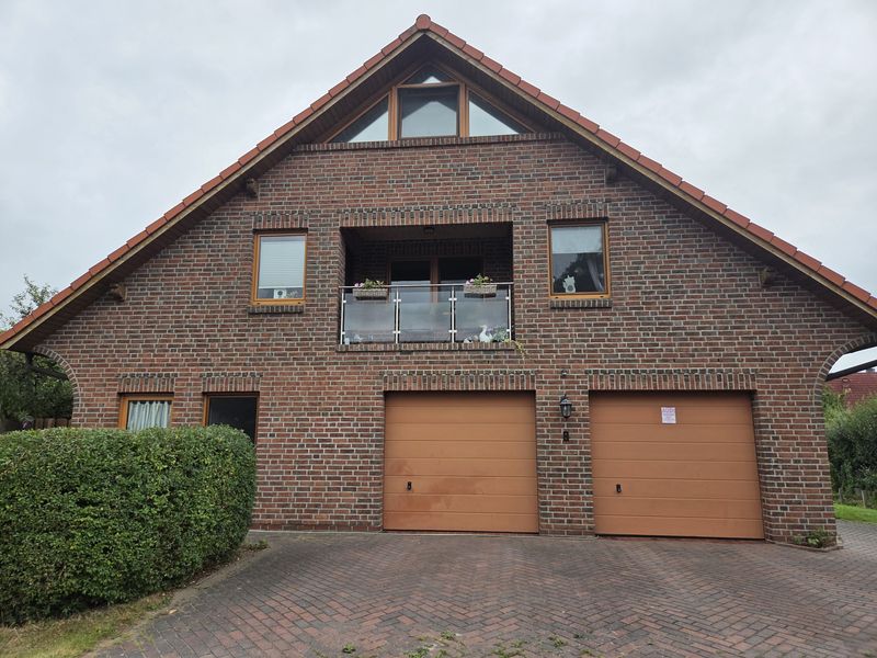 Schicke Wohnung im Dreifamilienhaus mit Balkon
